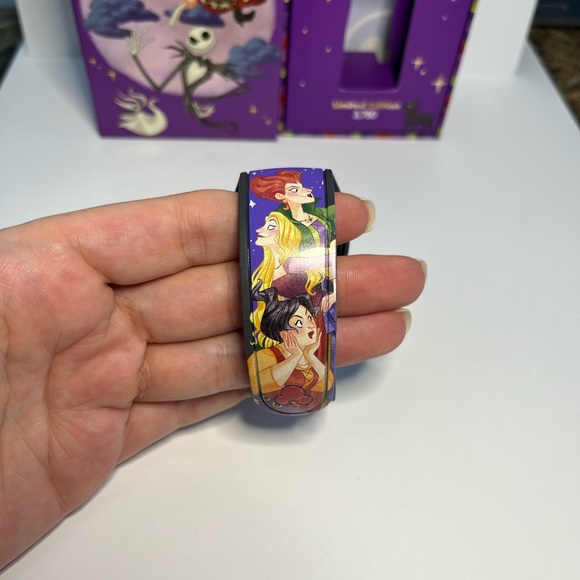 Disney Park Exclusive Limited Edition Hocus Pocus MagicBand - Picture 3 of 6